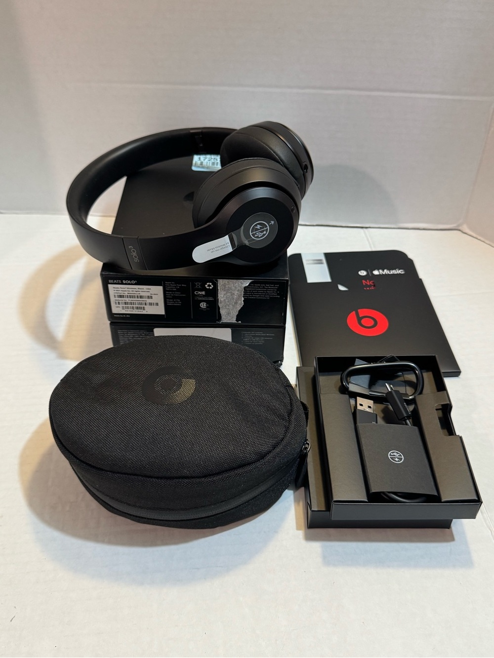 Beats by Dr. Dre Solo 3 Wireless On-Ear Bluetooth Headband Headphones Excellent